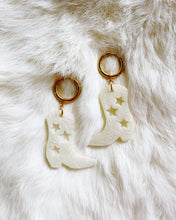 Load image into Gallery viewer, Dreamland Pearl Dolly Earring