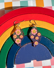Load image into Gallery viewer, Pink Smiley Daisy Nichelle Earrings