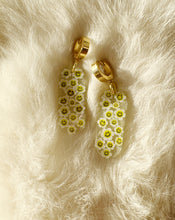 Load image into Gallery viewer, Smiley Daisy Nathalie Earrings