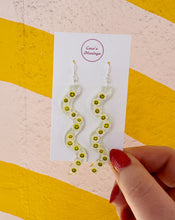 Load image into Gallery viewer, Smiley Daisy Delphine Earrings