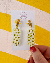 Load image into Gallery viewer, Smiley Daisy Nathalie Earrings