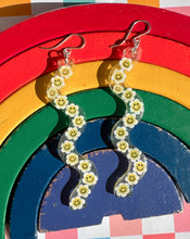 Load image into Gallery viewer, Smiley Daisy Delphine Earrings