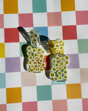Load image into Gallery viewer, Smiley Daisy Lacey Earrings