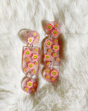 Load image into Gallery viewer, Pink Smiley Daisy Della Earrings