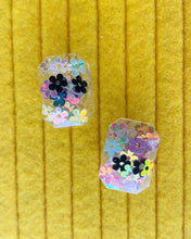Load image into Gallery viewer, Flower Power Hyuna Earrings