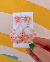 Load image into Gallery viewer, Pink Smiley Daisy Tatiana Earrings
